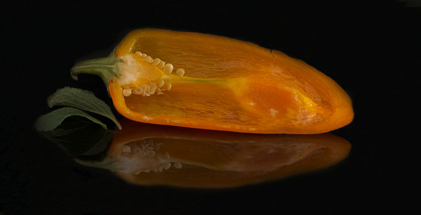 Le poivron jaune de  Nicole CHASSIGNOL - Fos Provence Photographie -